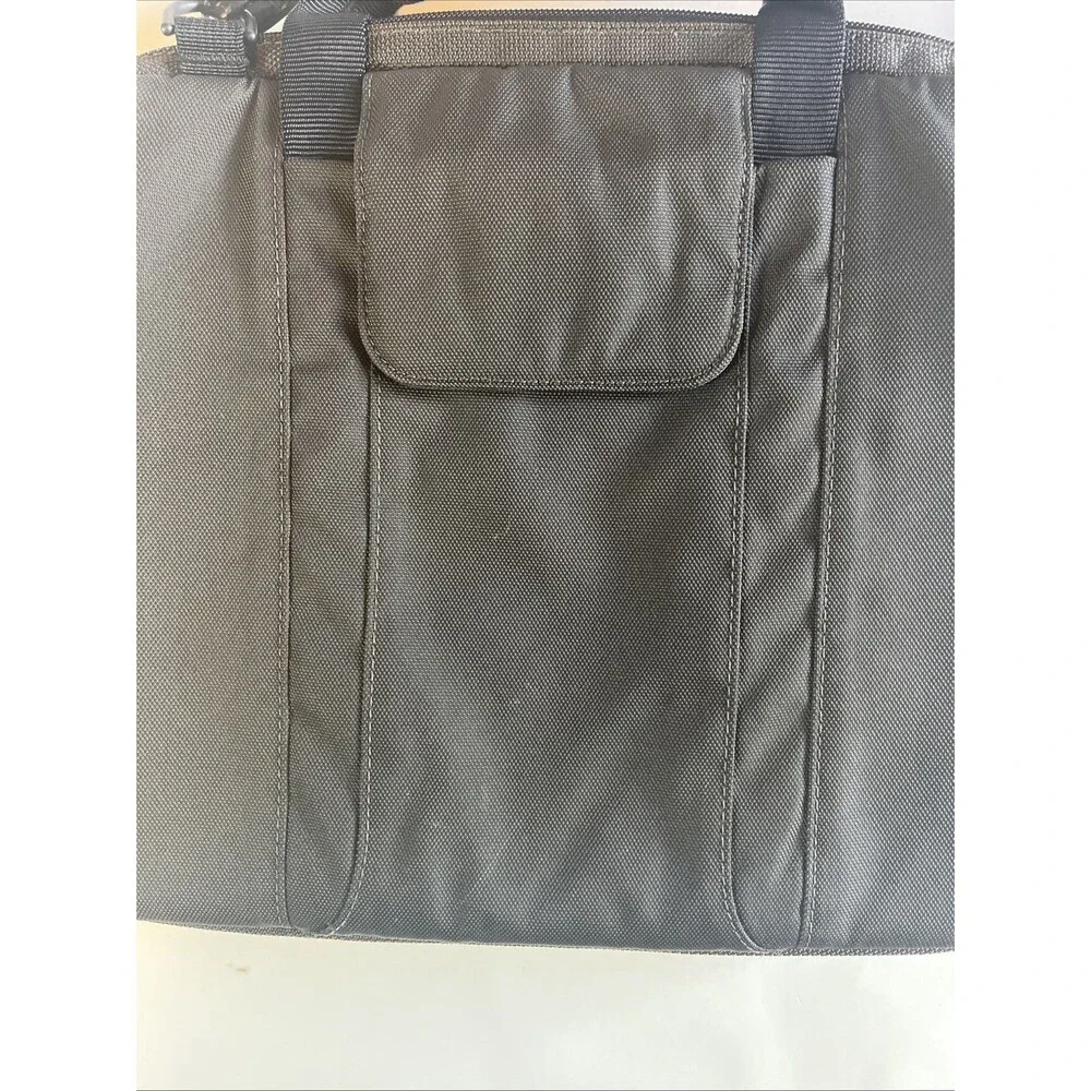 Incase Tablet Computer Bag Black Padded Slim Case Strap Handles Fits 11 Inch